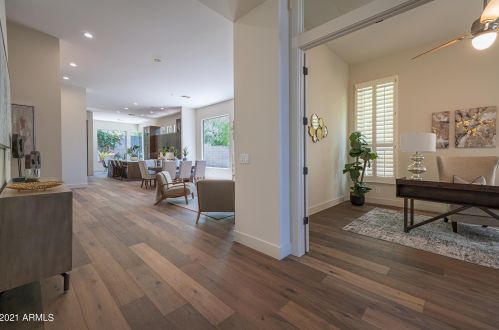 6417 30th Way, Phoenix AZ  85016-8927 exterior