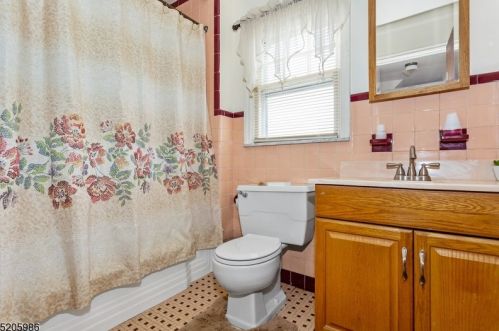 412 Greylock Pkwy, Belleville NJ 07109-2761 exterior