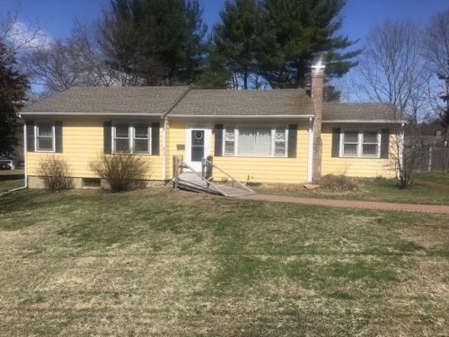 2 Hemlock Rd, North Reading MA  01864-2937 exterior