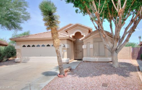 558 Bluefield Ave, Phoenix AZ  85023-6498 exterior