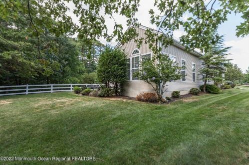 15 Carlisle Dr, Jackson Twp NJ 08527-6304 exterior