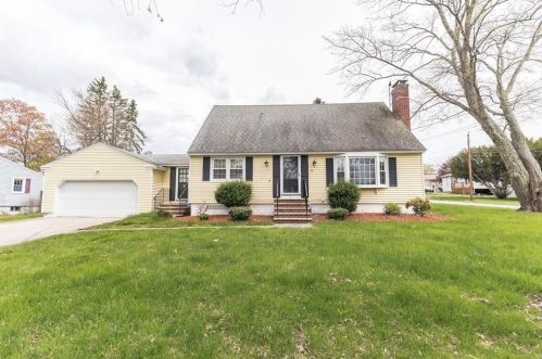 15 Oakmeadow Ln, Methuen, MA 01844-7415