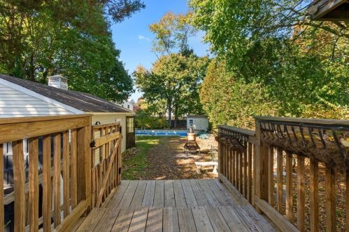 25 Budleigh Ave, Beverly MA 01915-1813 exterior