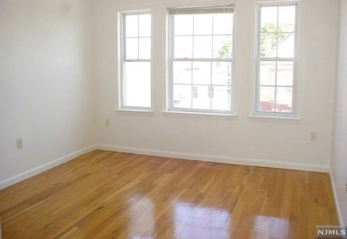 231 1st St, East Newark NJ  07029-2139 exterior