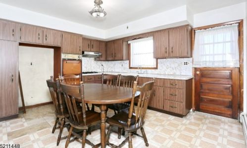 11 Van Rensselear St, Belleville NJ 07109-2911 exterior