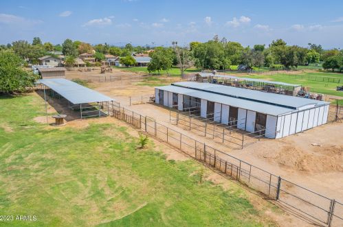 4210 Country Gables Dr, Phoenix AZ 85053-4528 exterior