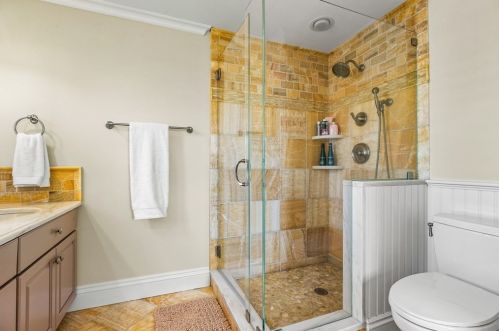 17 Bel Air Rd, Hingham MA 02043-1210 exterior