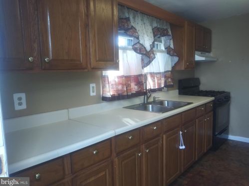 101 Mantua Blvd, West Deptford NJ  08051-1025 exterior