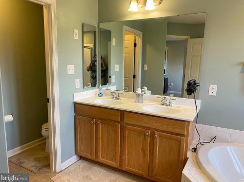 618 Sweetgum Ln, West Deptford NJ  08096-5565 exterior