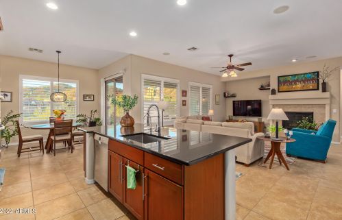 1816 Eagle Talon Trl, Phoenix AZ 85085-5344 exterior