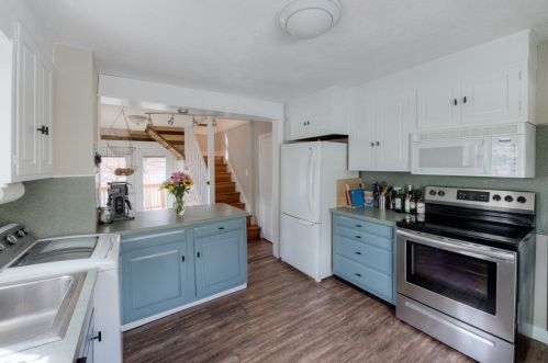 31 Indian Lk Pkwy, Worcester MA 01605-1215 exterior