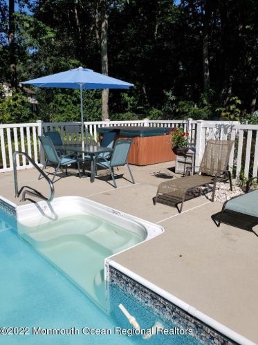 32 Buckingham Dr, Jackson Twp NJ 08527-2639 exterior