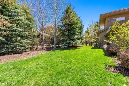 4923 Charlais Ln, Park City UT 84098-7552 exterior