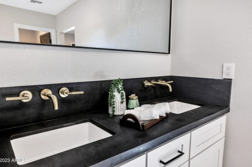 4115 Catalina Dr, Phoenix AZ 85015-6024 exterior