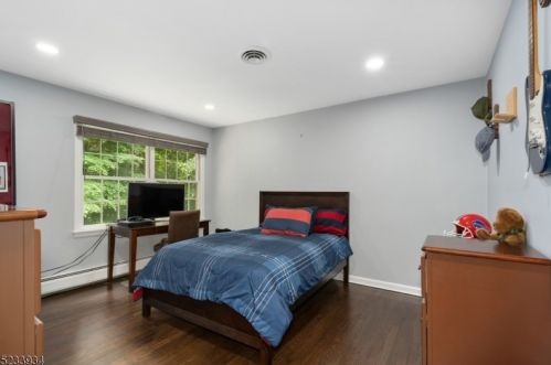 6 Cheshire Ln, Skyline Lakes NJ 07456-2743 exterior