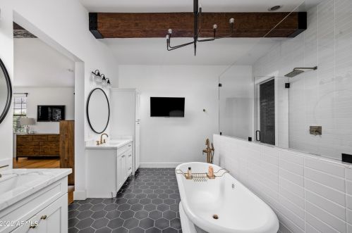 3140 52nd St, Phoenix AZ 85018-4402 exterior