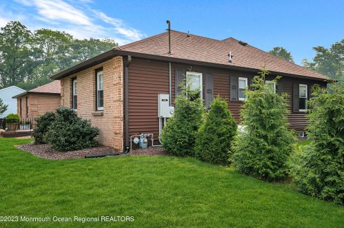 1120 Sycamore Ave, Tinton Falls NJ 07724-3237 exterior