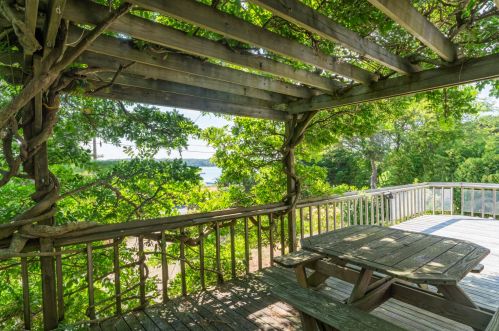 48 Strong Is Rd, Chatham MA 02633-1435 exterior