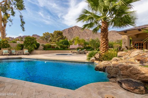 4450 54th St, Phoenix AZ 85018-1905 exterior