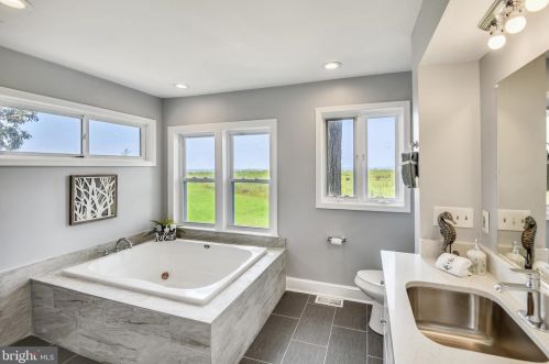 1525 Bay Dr, Shady Side MD exterior