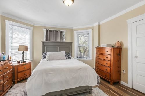 22 Milton St, Worcester MA 01605-3230 exterior