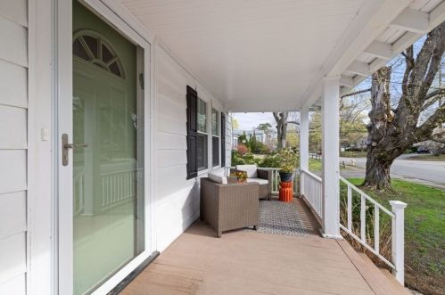 11 Pleasant St, Needham, MA 02492-2905