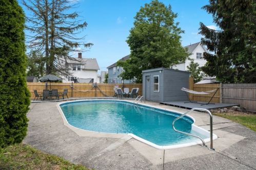 36 Lambert Ave, Chelsea MA 02150-1304 exterior