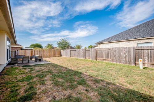 9006 Bonbrook Bnd Ln, Richmond TX 77469-4730 exterior