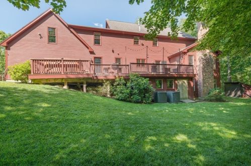 18 Applewood Rd, Norfolk, MA 02056-1175