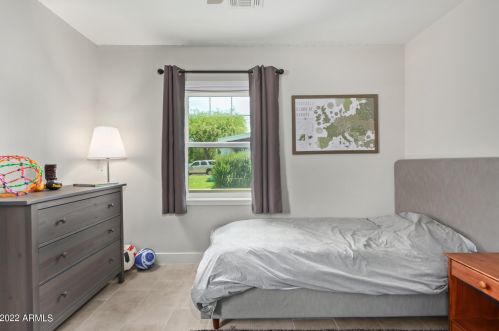 6720 11th St, Phoenix AZ  85014-1028 exterior