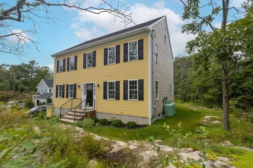 734 Pleasant St, Weymouth, MA 02189-2322