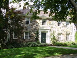 21 Pickwick Rd, Newton, MA 02465-2818