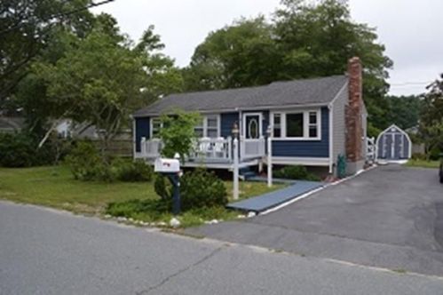 8 Division Ave, Wareham, MA 02571-1228