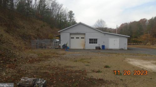 1066 Sand Mine Rd, Berkeley Springs WV  25411-4555 exterior