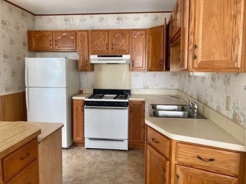 340 Earle St, New Bedford MA 02746-1814 exterior