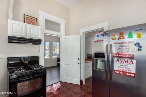 819 3rd Ave, Phoenix AZ 85023-6204 exterior