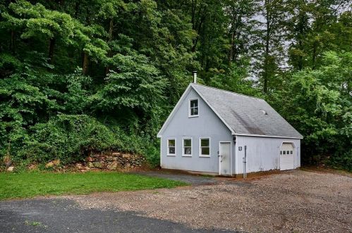 38 Worthington Rd, Montgomery, MA 01050-9759