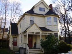 14 Claflin Pl, Newton, MA 02460-1929