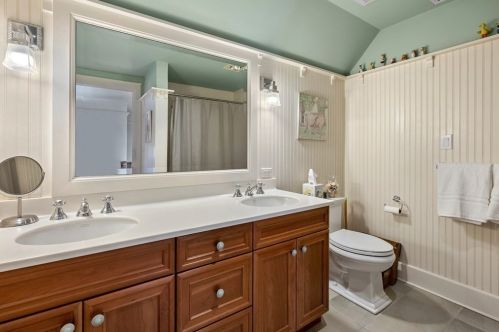 165 Fair Oaks Park, Needham MA 02492-3018 exterior