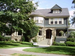 82 Lenox St, Newton, MA 02465-3014