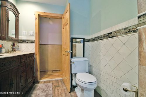 1062 Lakehurst Ave, Jackson Twp NJ 08527-5250 exterior