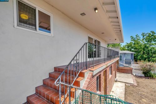 1973 Placer Dr, San Leandro CA  94578-1336 exterior