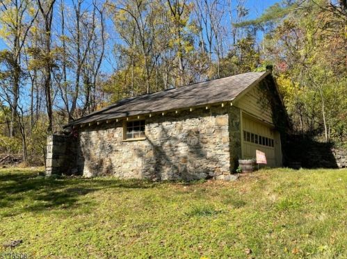 128 Church Rd, Milford, NJ 08848-1865