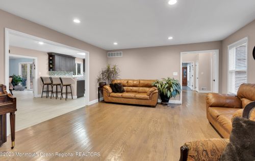 6 Pitney Ln, Jackson Twp NJ 08527-2933 exterior