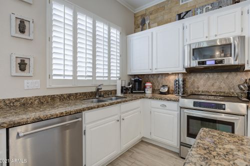 2702 Amberwood Dr, Phoenix AZ  85045-4208 exterior