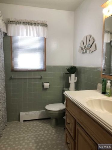 133 Belgrove Dr, Kearny NJ 07032-1505 exterior