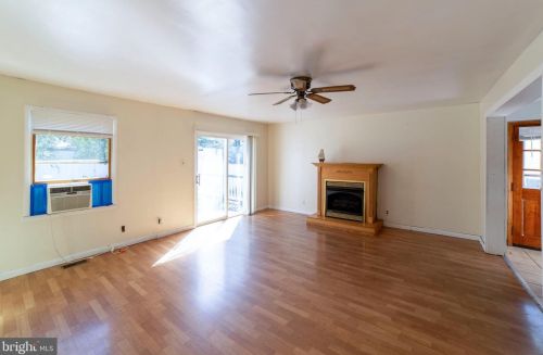 652 Washington Ave, West Deptford NJ 08096-3545 exterior