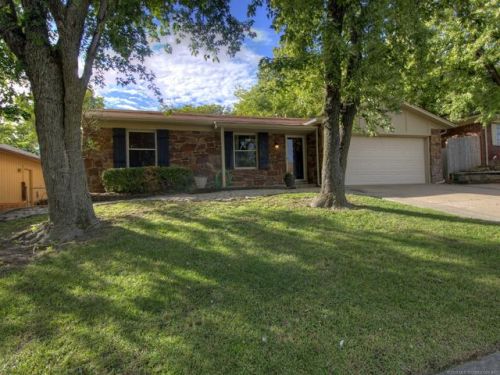 8526 56, Tulsa OK  74145-7943 exterior