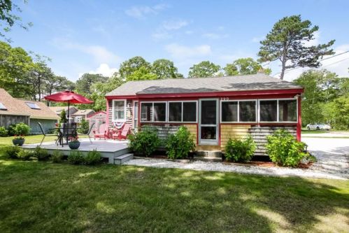 290 Steele Rd, Eastham MA  02642-1418 exterior