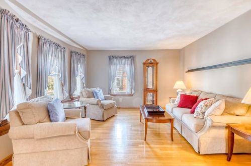 225 Bch St, Quincy MA 02170-2311 exterior